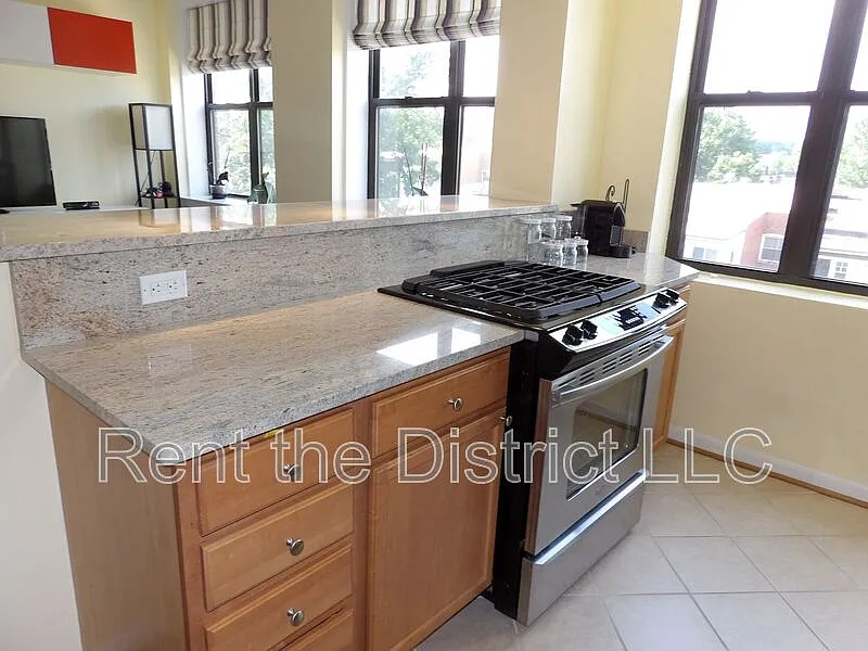 1 bed, 1.0 bath, 800 sqft, $1,950 — Photo 4