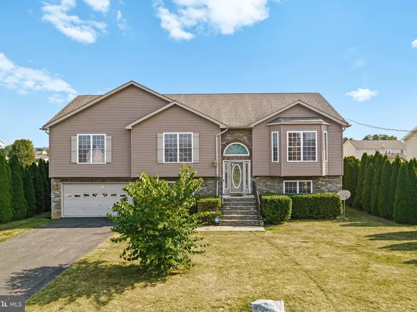 134 Sonya Ln, Bunker Hill, WV 25413