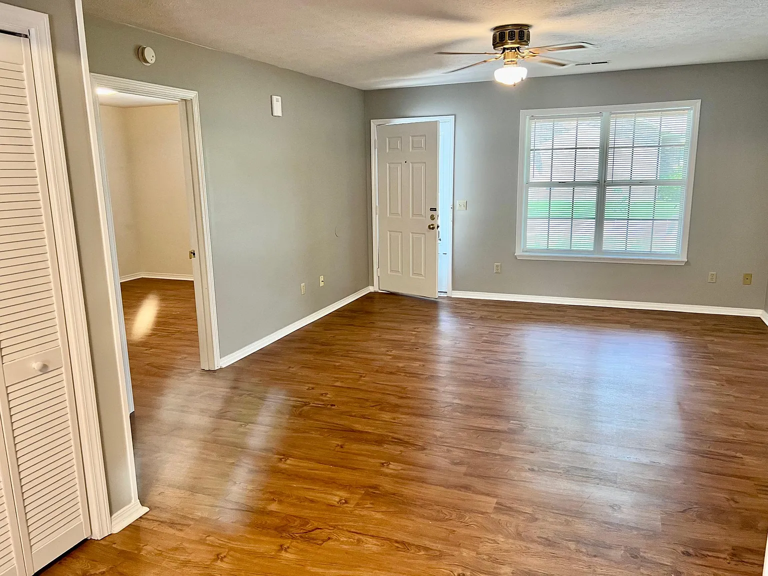 3 bed, 1160 sqft, $1,650 — Photo 2