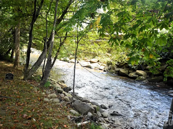 98 Indian Trace Rd, Maggie Valley, NC 28751