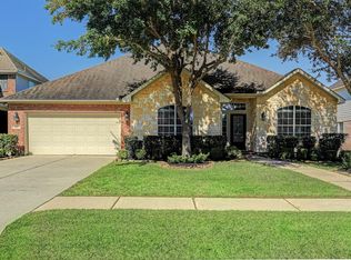 105 Chiselstone Ct, Friendswood, TX 77546