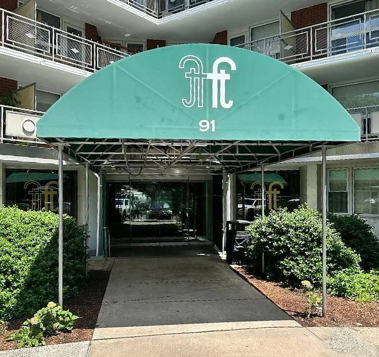 91 Strawberry Hill Ave #1125