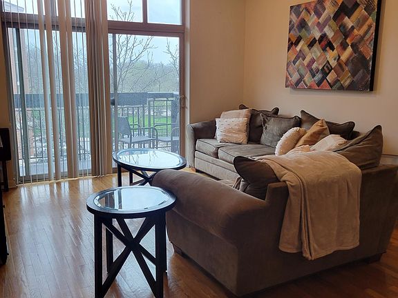 2nd image of 1935 S Archer Ave APT 326