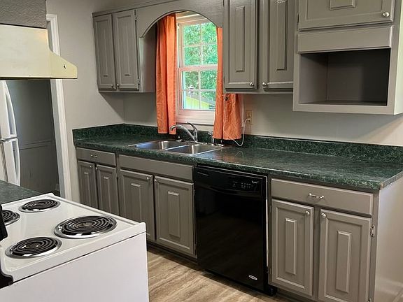 5th image of 120 Amber Ln