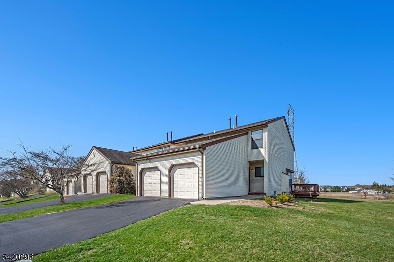 1st image of 233 Spruce Ct