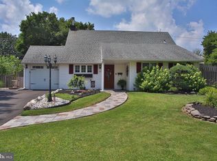 23 Hilltop Rd, Levittown, PA 19056