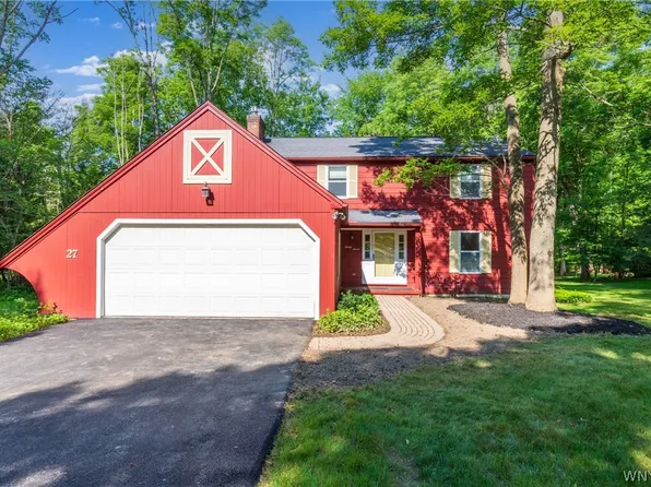 27 Timberlake Dr, Orchard Park, NY 14127