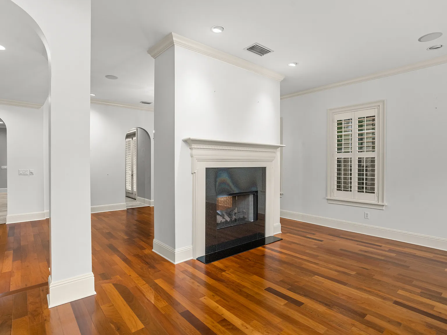 3 bed, 2434 sqft, $5,600 — Photo 4
