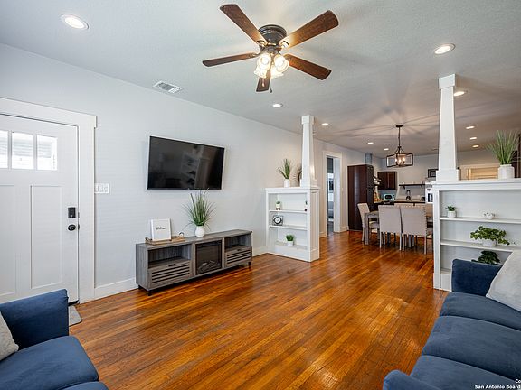 3rd image of 210 FELISA ST