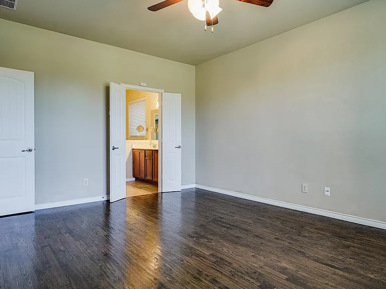 940 Lancashire Ln — Photo 16