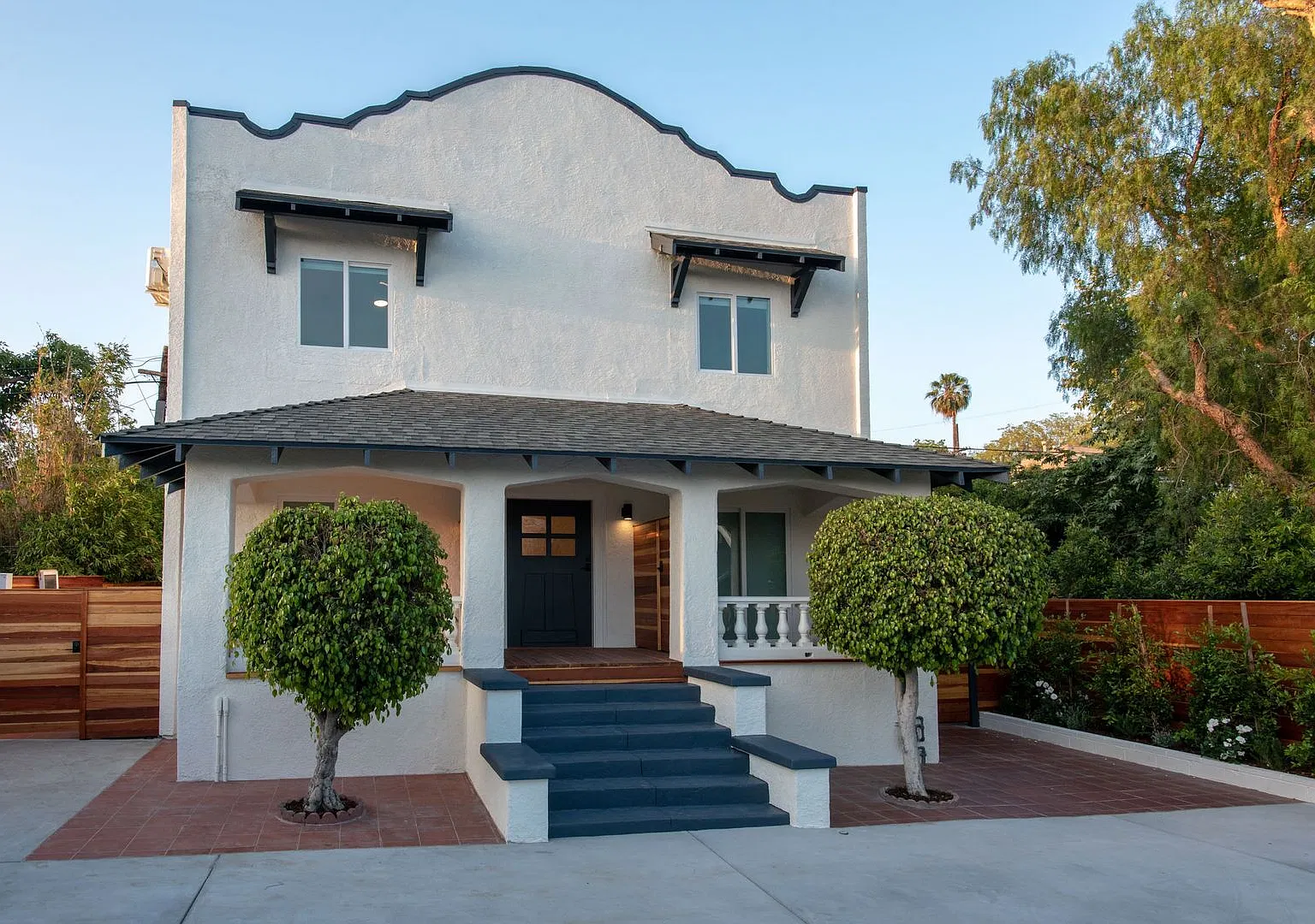 Spacious & Updated 2 Bedroom, 1 Bath Upstairs Apartment in the Heart of Echo Park — Photo 3