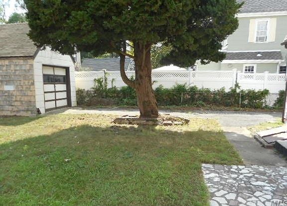 4th image of 584 Stanton Ave