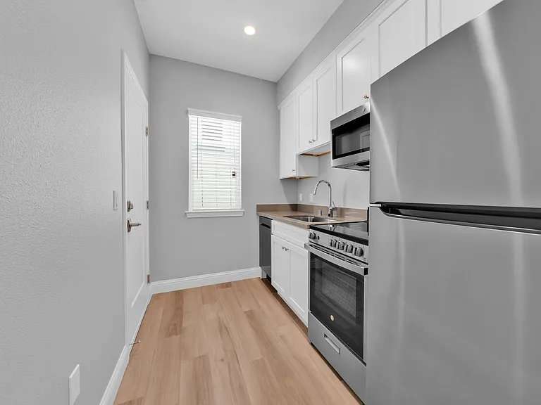 2016 - 2020 Dwight Way — Photo 11