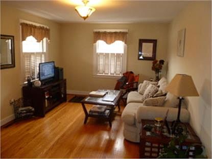 3rd image of 826 Elizabeth Ave