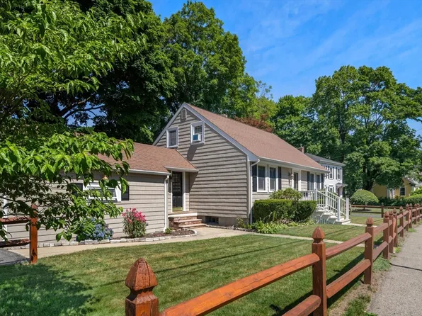 34 Mutton Ln, Weymouth, MA 02189