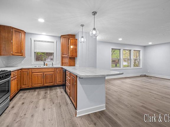 3rd image of 6 N Park St NE