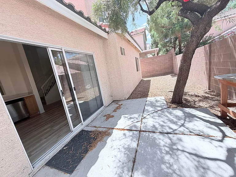 10404 Sloping Hill Ave — Photo 17