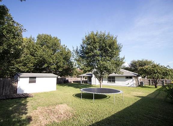 2nd image of 1413 Vaughter Ln