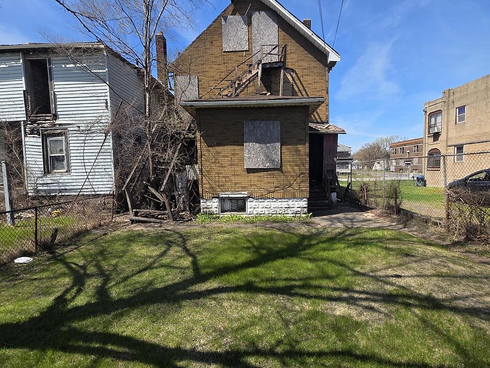 2nd image of 409 Van Buren St