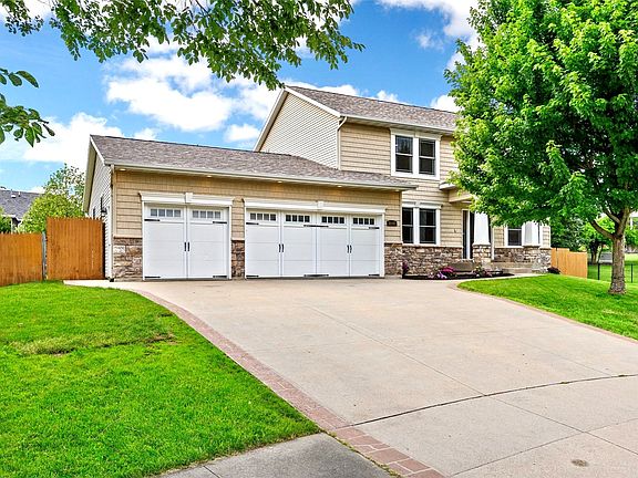 3rd image of 2100 Pike Ct