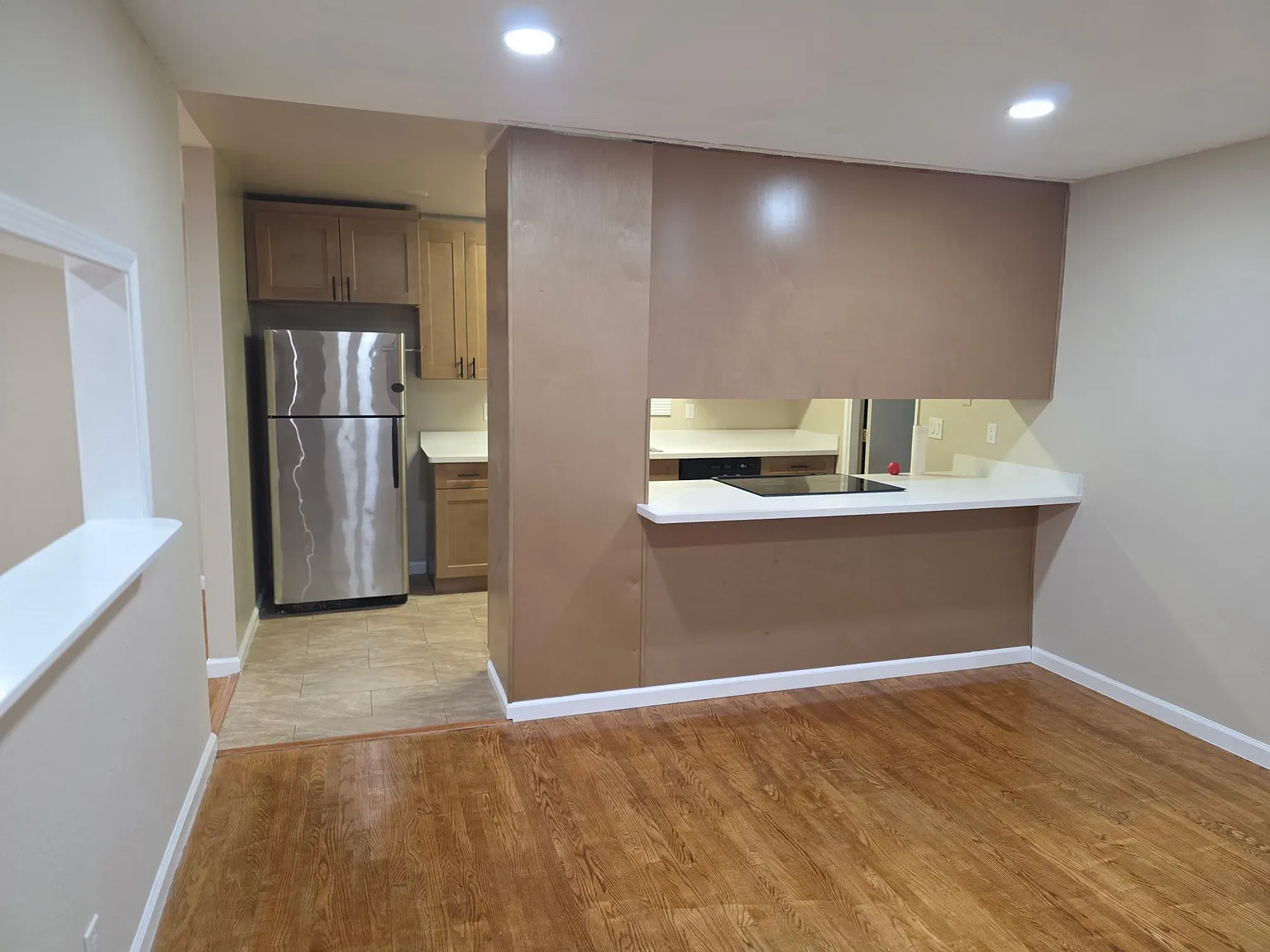 3 bed, 1296 sqft, $6,100 — Photo 3