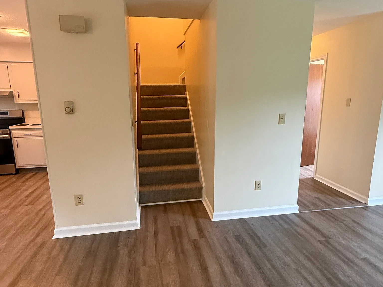 3 bed, 1.5 bath, 1232 sqft, $2,500 — Photo 4
