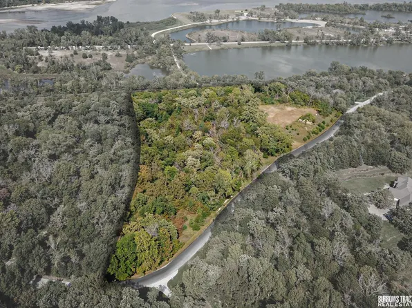 8700 Raven Dr, Louisville, NE 68037