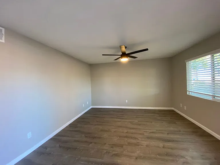 1829 E Broadway Rd — Photo 16