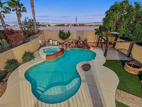 4th image of 528 Lacabana Beach Dr