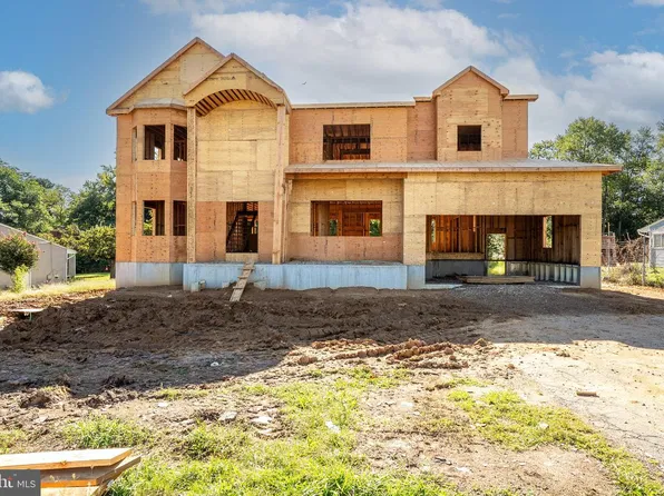 16 Newman Rd, Kendall Park, NJ 08824
