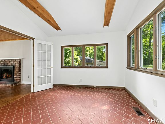 5th image of 27 Woodland Way