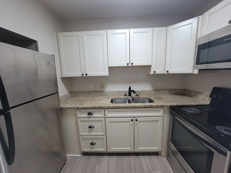 131 E Fisher Ave — Photo 3
