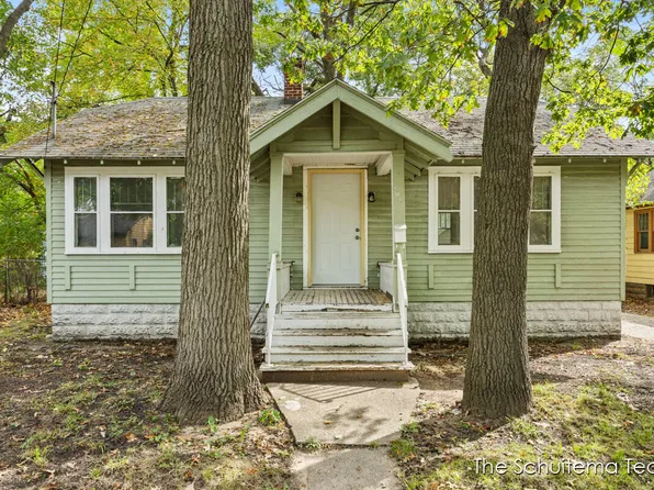 3012 9th St, Muskegon Heights, MI 49444