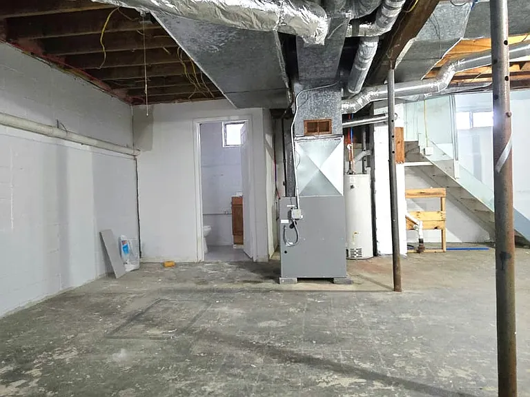 725 Dickson St — Photo 24