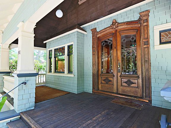 2nd image of 901 28th St