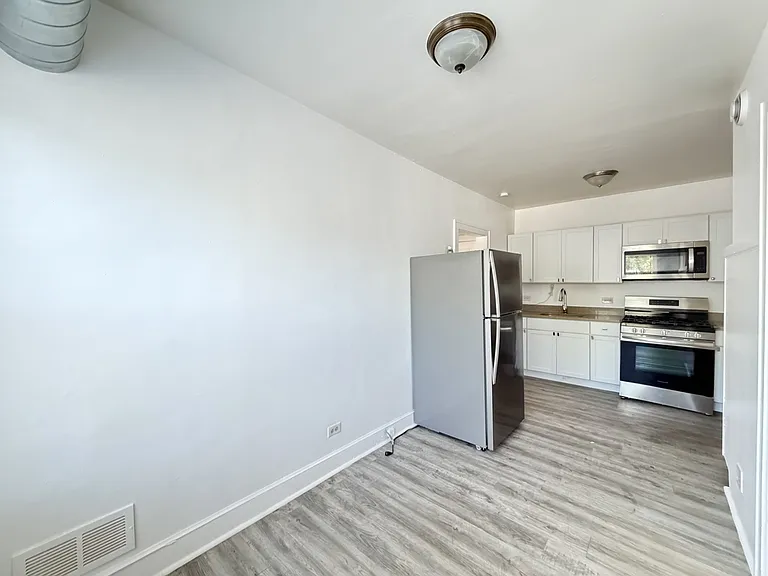 1605 N McVicker Ave #2 — Photo 8
