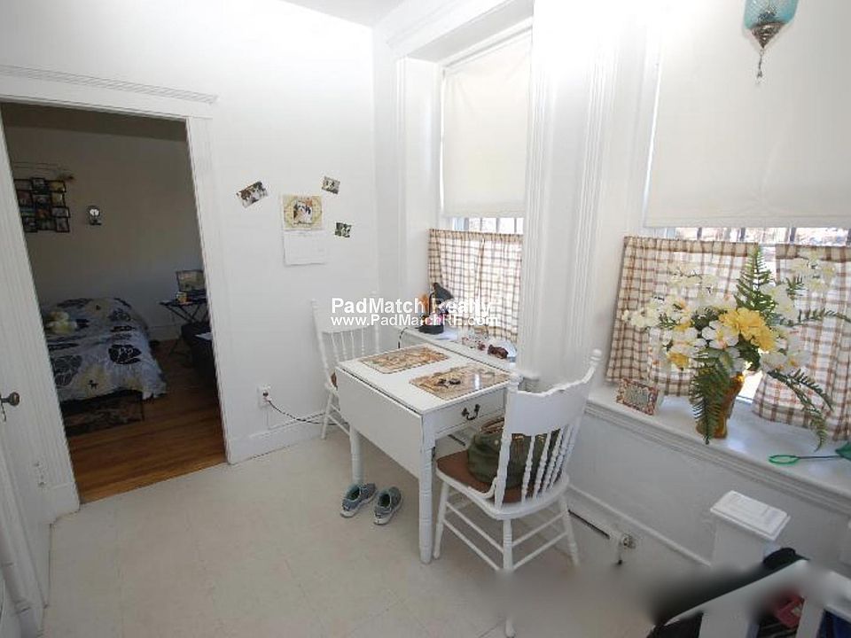 2nd image of 90 Chiswick Rd #A
