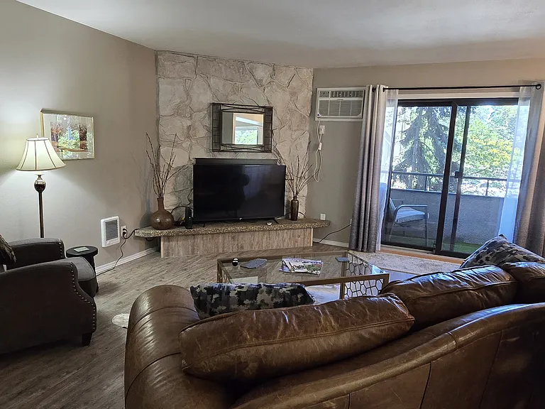1002 W 7th Ave #101 — Photo 12