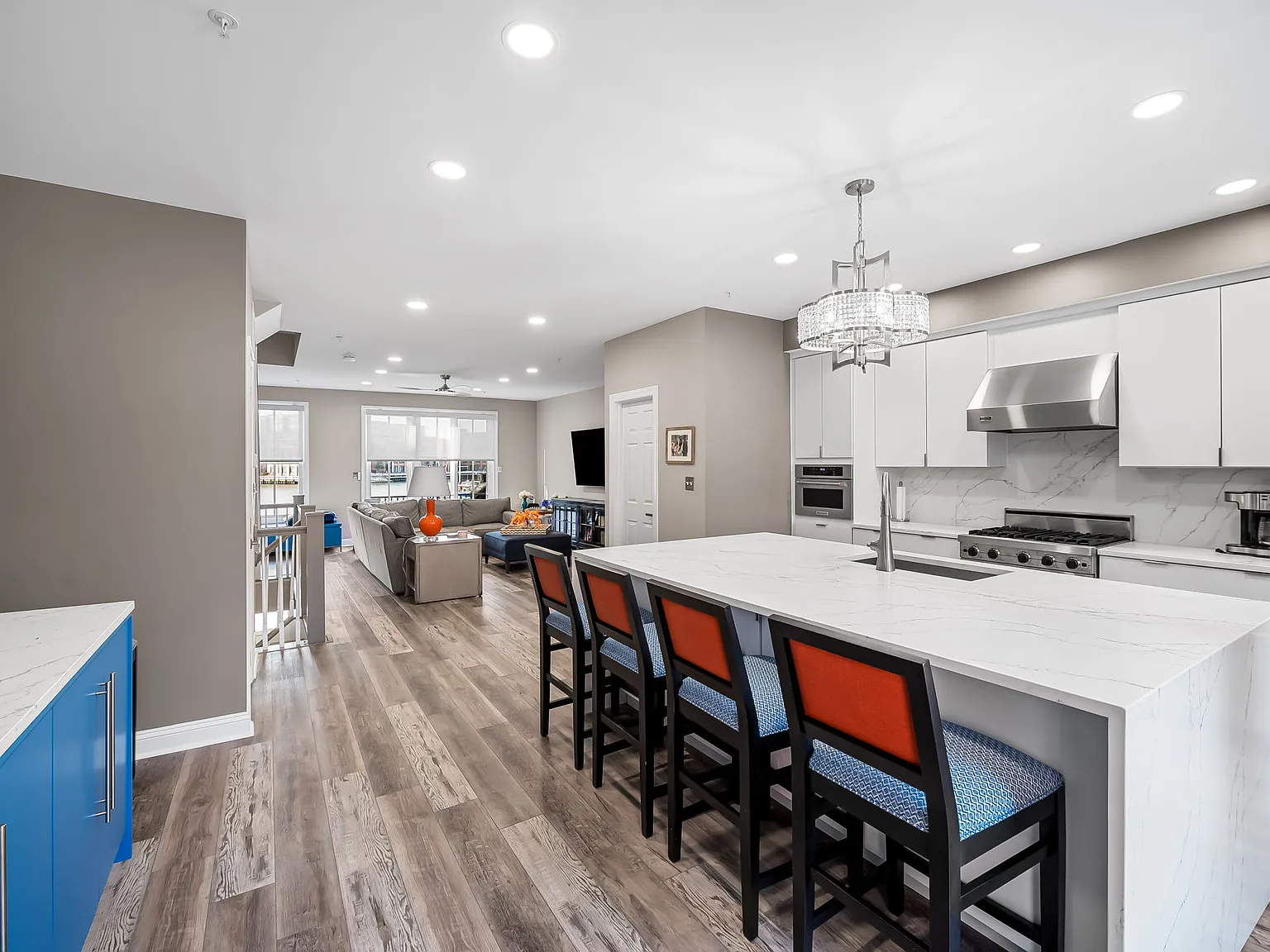 3 bed, 4.5 bath, 3200 sqft, $5,400 — Photo 4