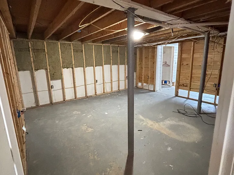 2461 Essex St — Photo 10