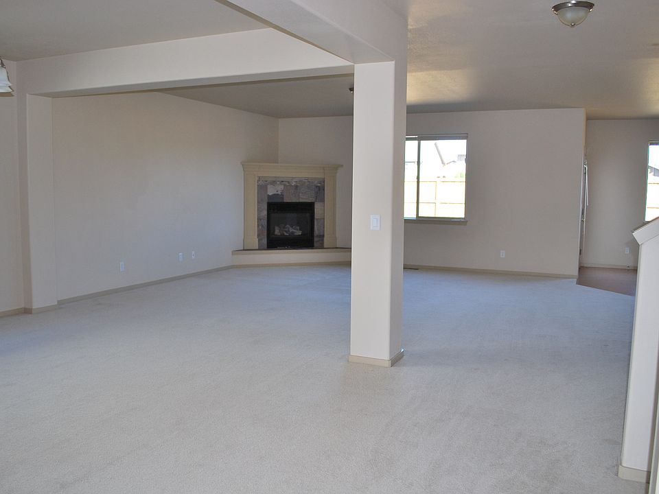 2nd image of 61722 Borealis Ln