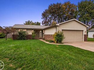 42125 Bobjean St, Sterling Heights, MI 48314