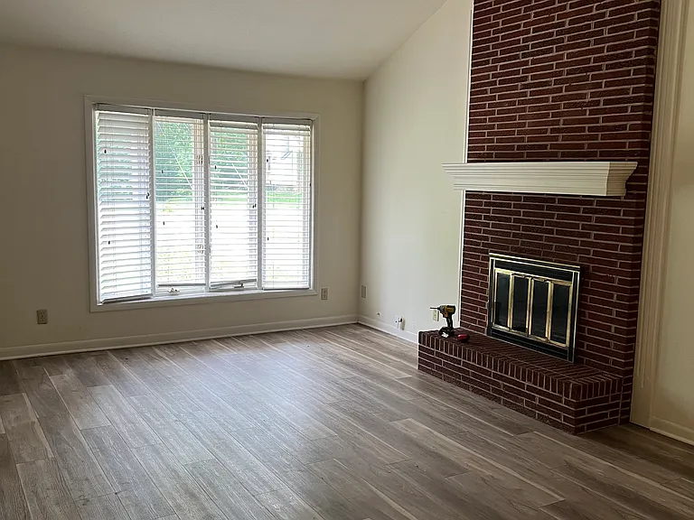 5821 Lowell St — Photo 6