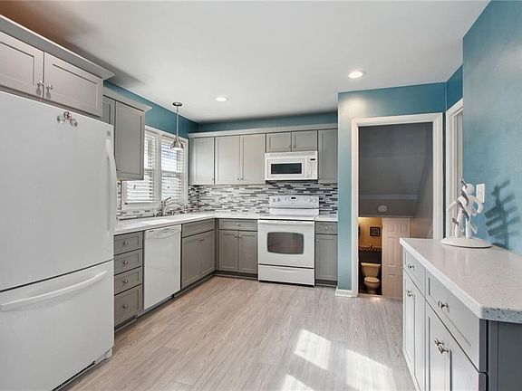 5th image of 8401 Travis Ln