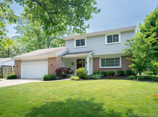 2934 Meadowbrook Dr SE, Grand Rapids, MI 49546