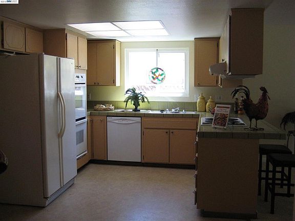 3rd image of 2453 Maraschino Pl
