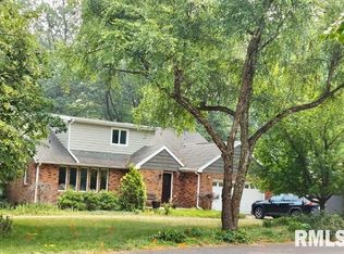 816 W Deerbrook Dr, Peoria, IL 61615