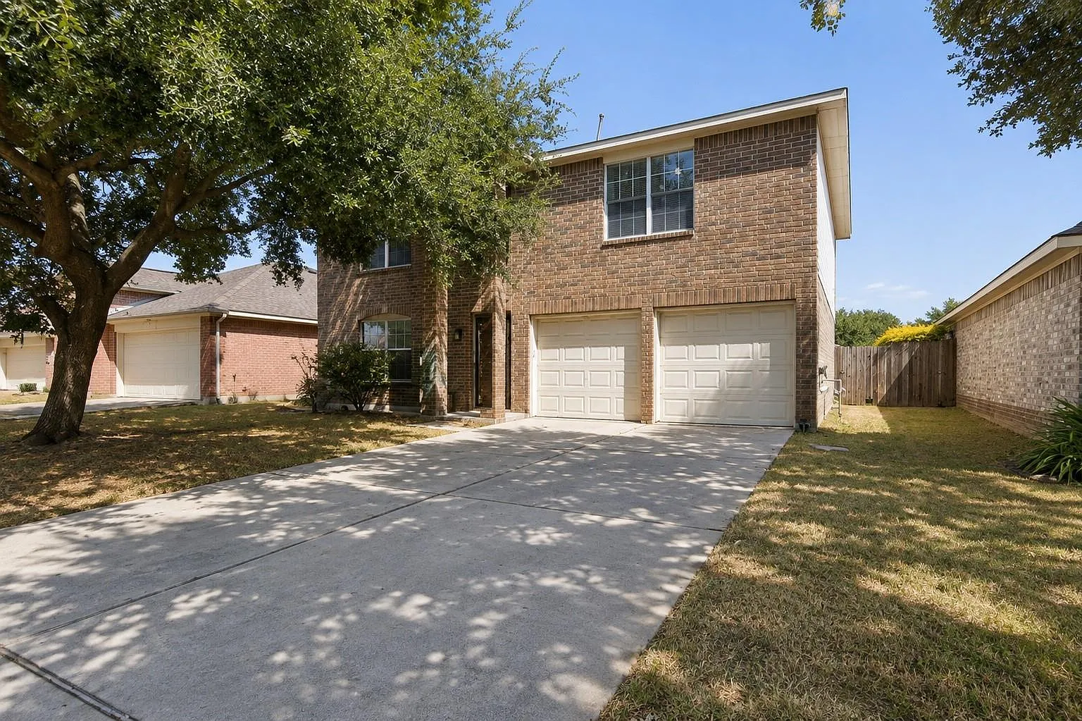 3 bed, 2.5 bath, 2081 sqft, $2,200 — Photo 1