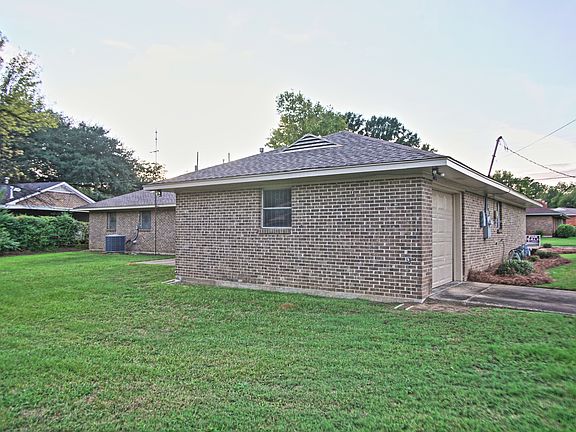3rd image of 2601 Westwood Dr