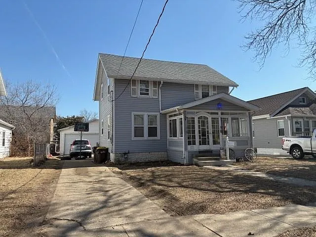 1823 Ridge Ave photo 1